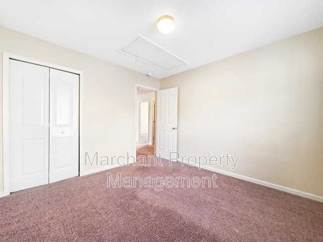 Building Photo - 9 Sunfield Ct