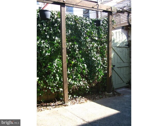 Building Photo - 805 N Beechwood St