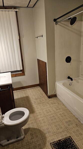 Building Photo - 1208 Highland Ave