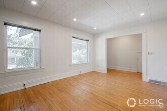 Building Photo - 423 Douglas St
