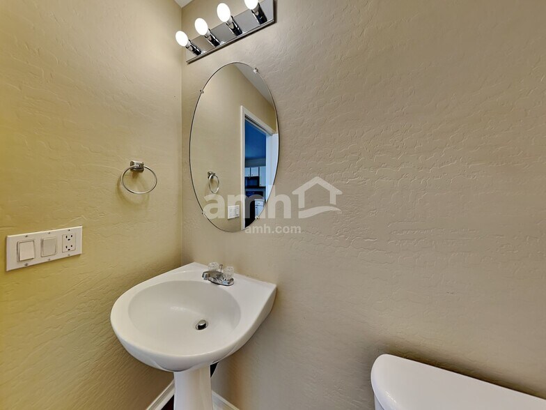 Building Photo - 12334 W Columbine Dr