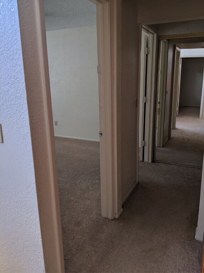 Building Photo - 3 Bedroom Home in Papago! Close to Tempe a...