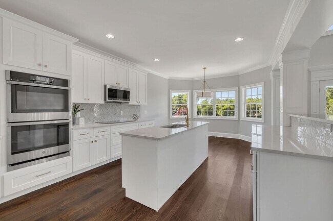 Building Photo - Luxury 4BR Home with River Views & Entertainer’s Bonus Room