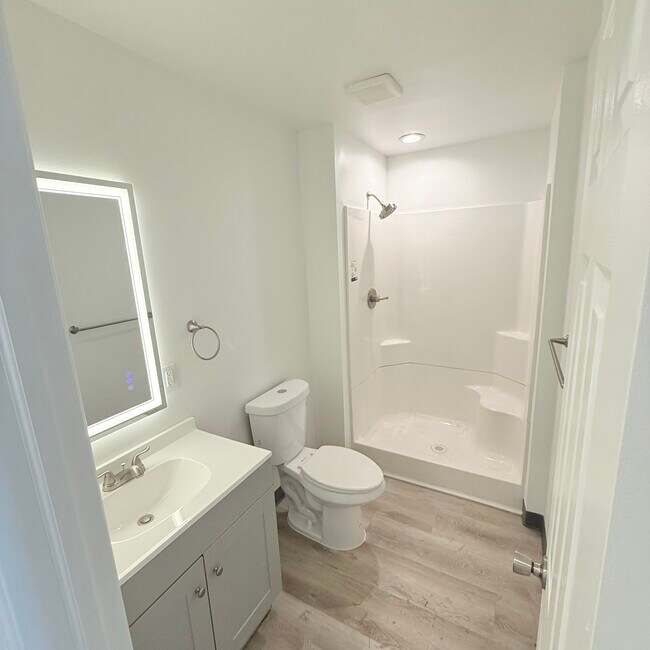 Building Photo - Woodsdale Apartments Holiday Island