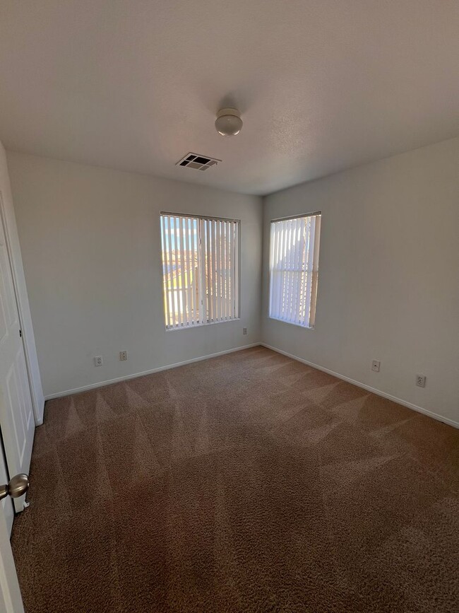 Building Photo - Great 3 Bedroom home in Summerlin area Cha...