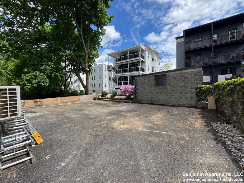 Building Photo - 51 Fairbanks St