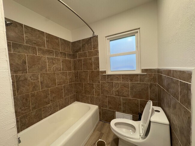 Building Photo - Charming Newly Remodeled 3-Bedroom Ranch Home with Modern Upgrades!