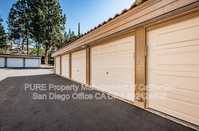 Building Photo - 12555 Oaks N Dr