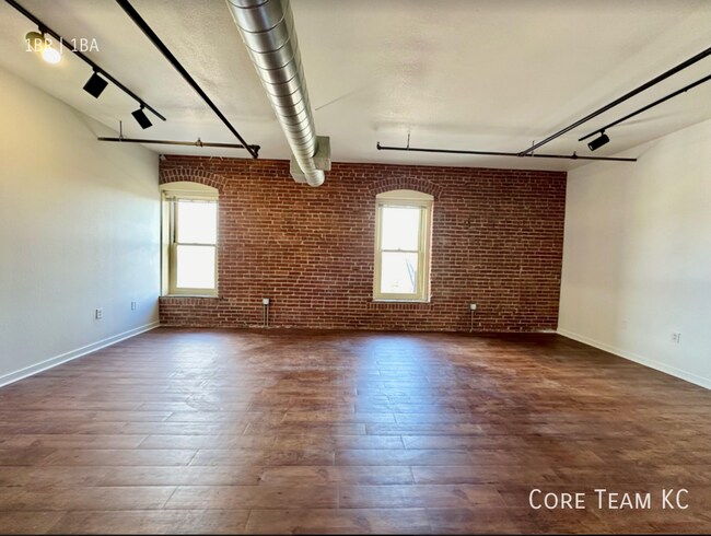 Building Photo - 204 Walnut St