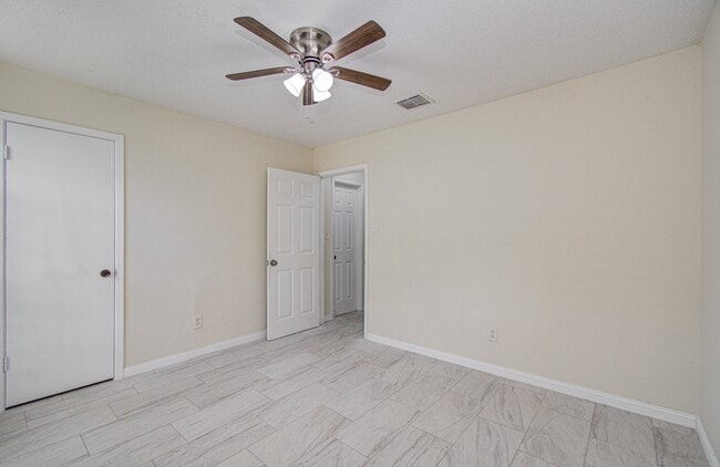 Building Photo - 8820 Bissonnet St