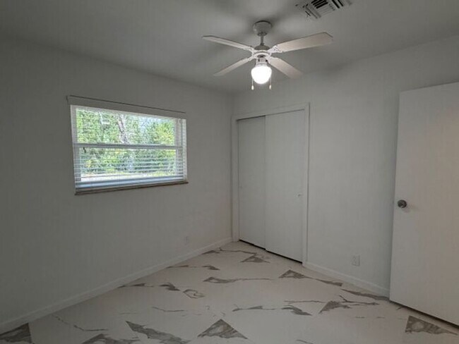 Building Photo - Easy Living with this 3 Bedroom Home on oversized fenced lot.