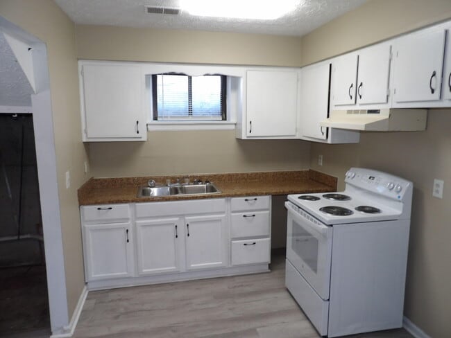 Building Photo - 217 Landings Dr