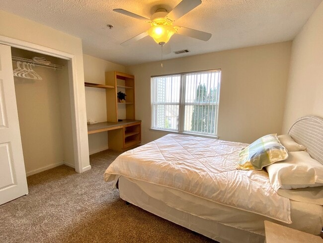 Building Photo - 4 Bedroom Condo in Harts Cove!