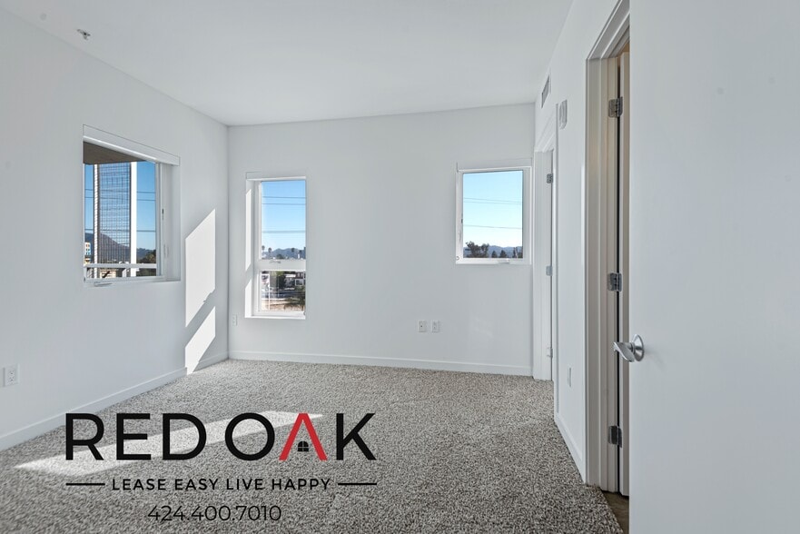 Building Photo - 11405 Chandler Blvd