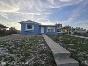 Building Photo - 513 Hollyhock Ln