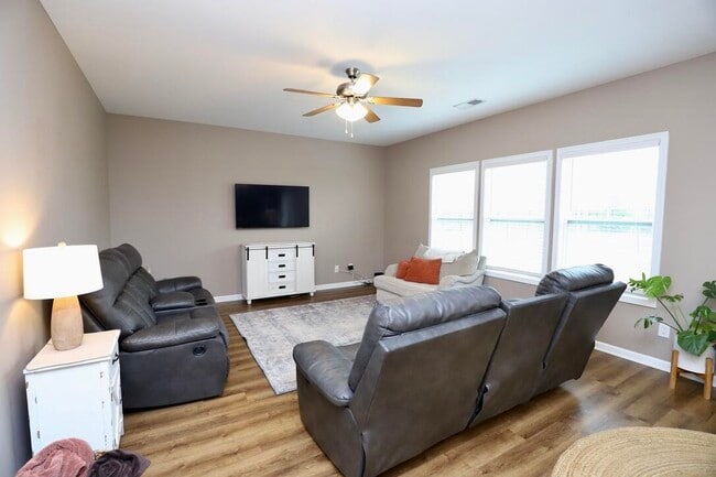 Building Photo - 500 Kittiwake Ln