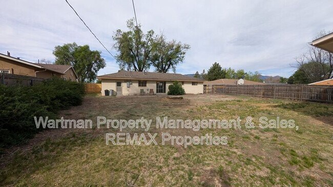 Building Photo - 435 Marian Dr