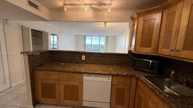 Building Photo - 16740 NE 9th Ave