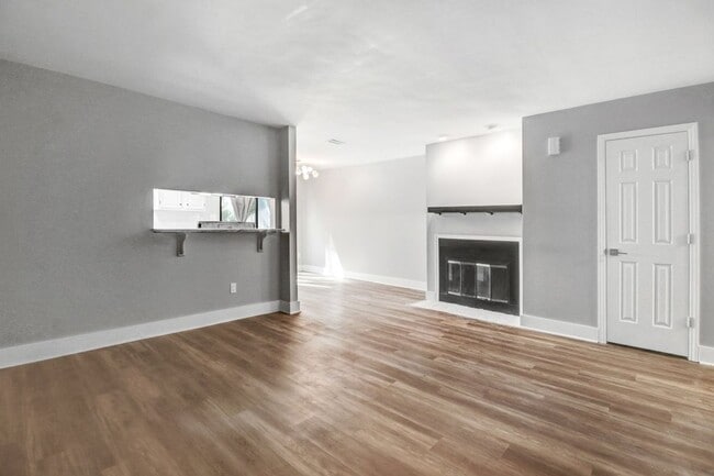 Building Photo - RENOVATED 2 BR | 2 BA Townhome in Goldsboro *less than 2 miles from SJAFB*