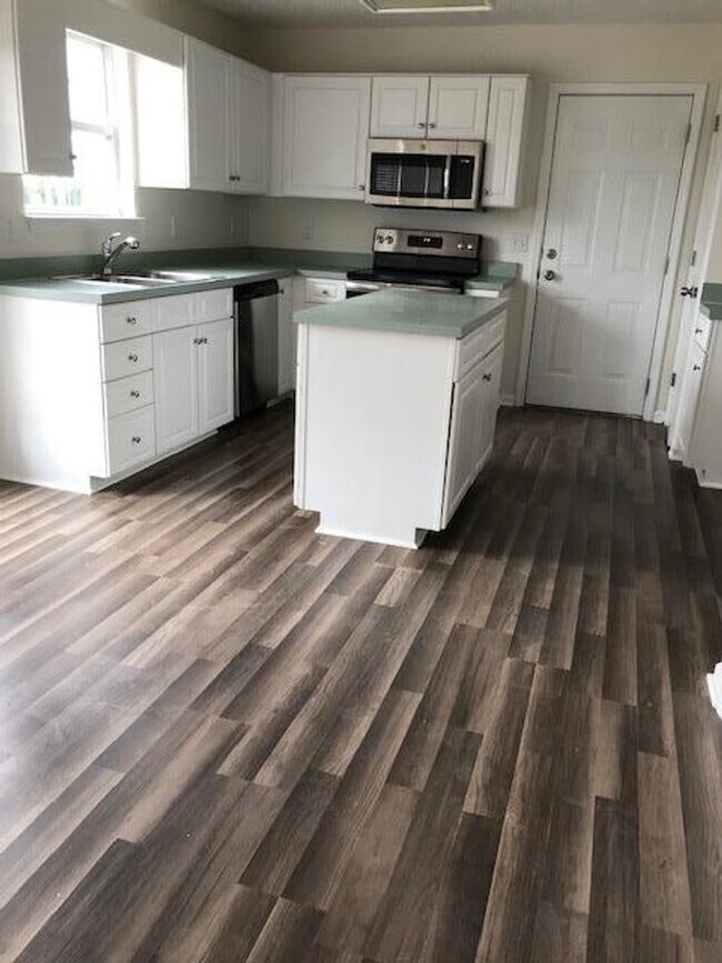 Building Photo - Spacious 3 Bed/2.5 Bath Home in Prime Mount Juliet Location