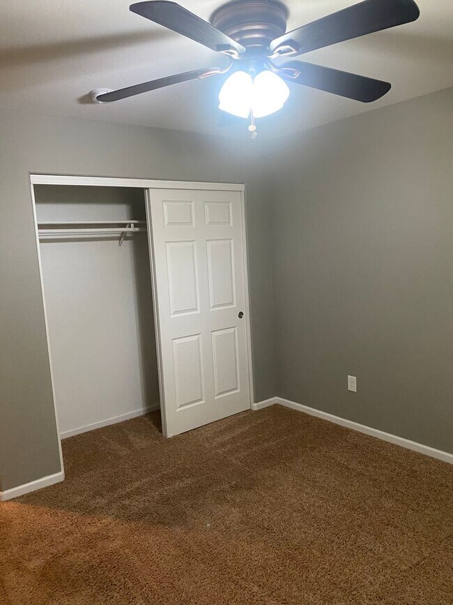 Building Photo - Remodeled 3/2 SFH Glendale, built in 2016