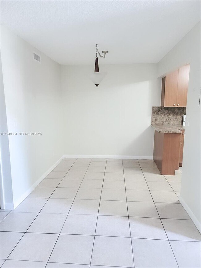 Building Photo - 6900 SW 39th St