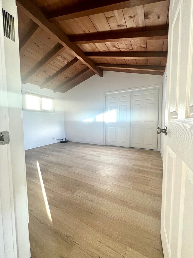 Building Photo - 106 E Avenida Ramona