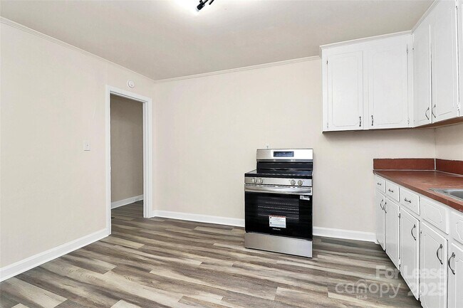 Building Photo - 4132 Blenhein Rd