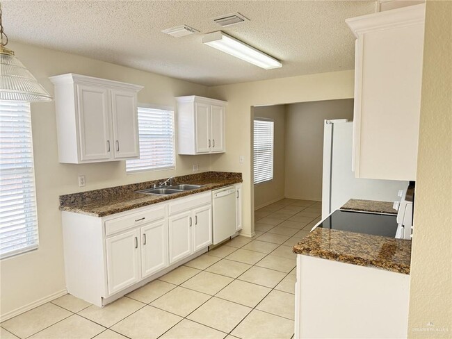 Building Photo - 3414 Santa Rocio St