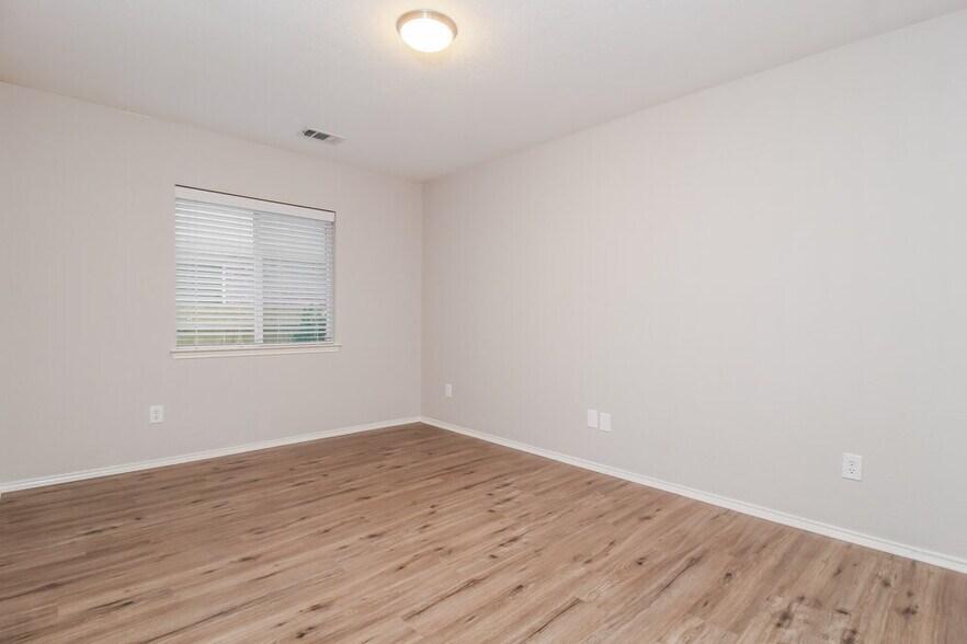 Building Photo - 1820 Marlin Dr