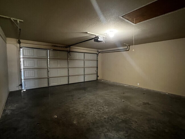 Building Photo - 210 Regency Dr