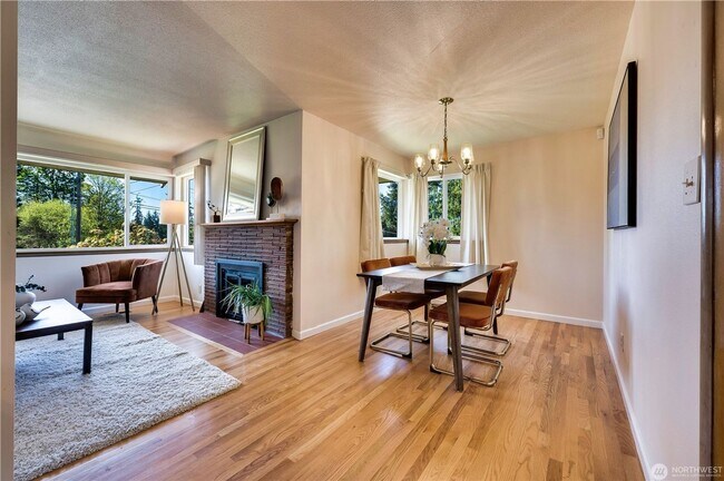 Building Photo - 3 Bedroom 1.75 bathroom home in Mukilteo w...