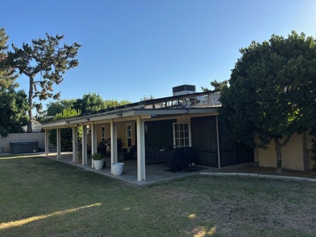 Building Photo - Stockdale Country Club 3 Bedroom Home with Paid Solar, Sunroom, RV Parking, and Ample Storage