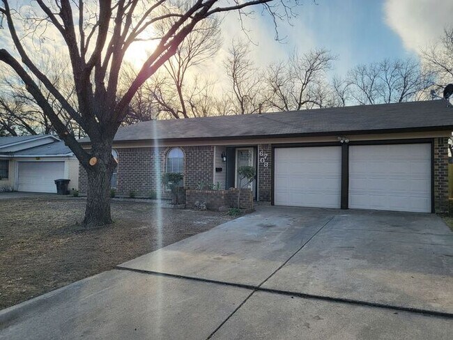 Building Photo - 6708 Robindale Rd
