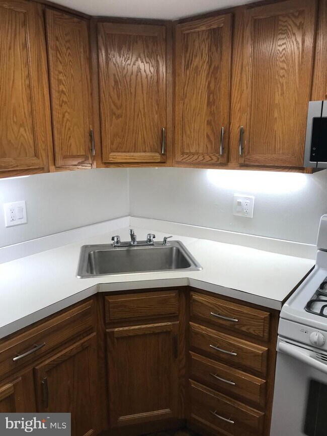 Building Photo - 1902 Wallace St