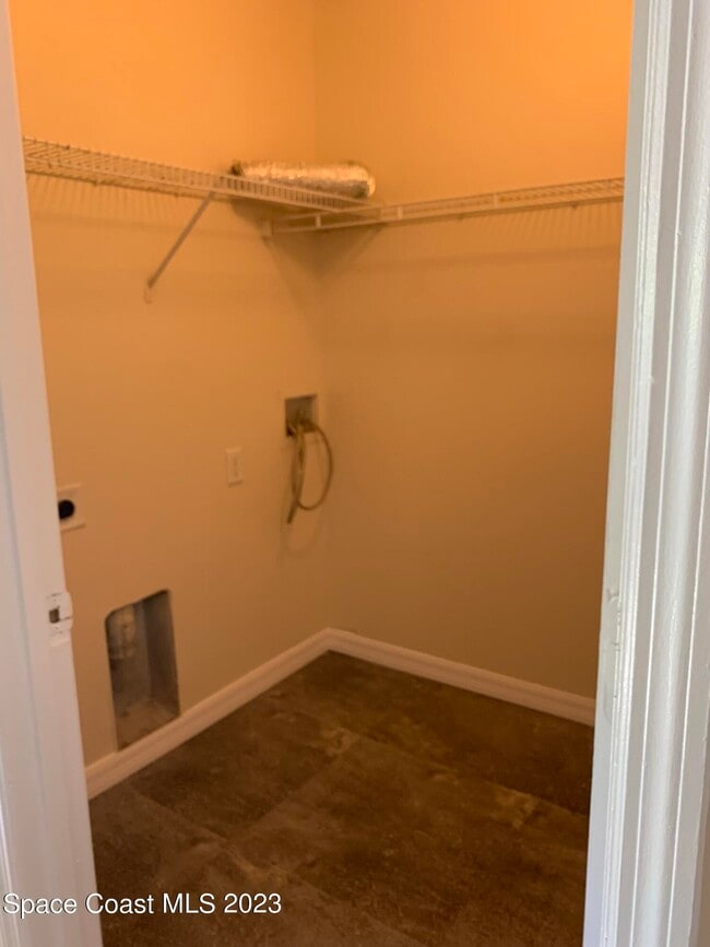 Building Photo - 950 Nixon Cir NE