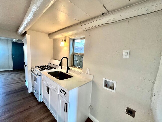 Building Photo - 422 Towner Ave NW