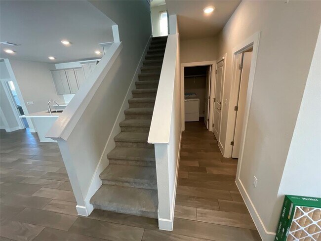 Building Photo - 8412 Cottage Rose Dr