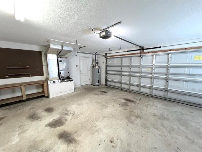 Building Photo - 27 Empress Ln