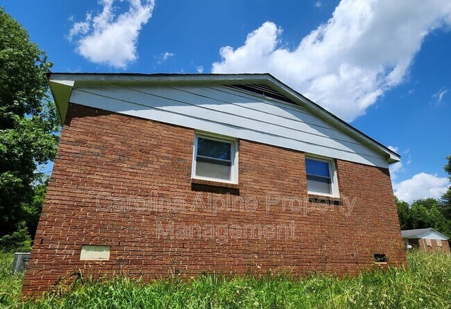 Building Photo - 3621 Somerset Dr