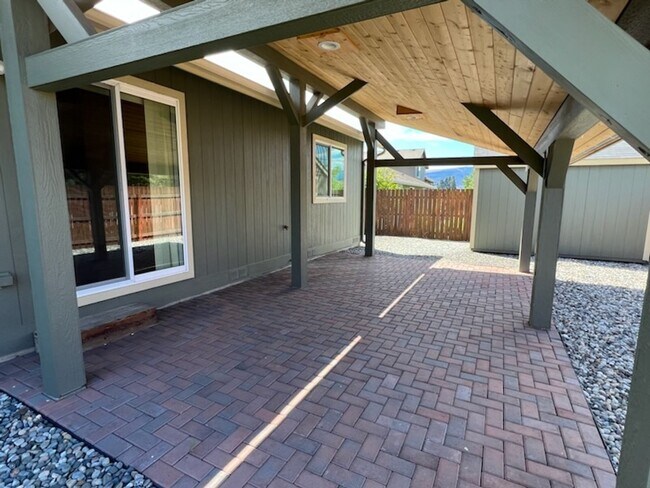 Building Photo - Beautiful 3 bed/2 bath home with garage, a/c and private covered patio!