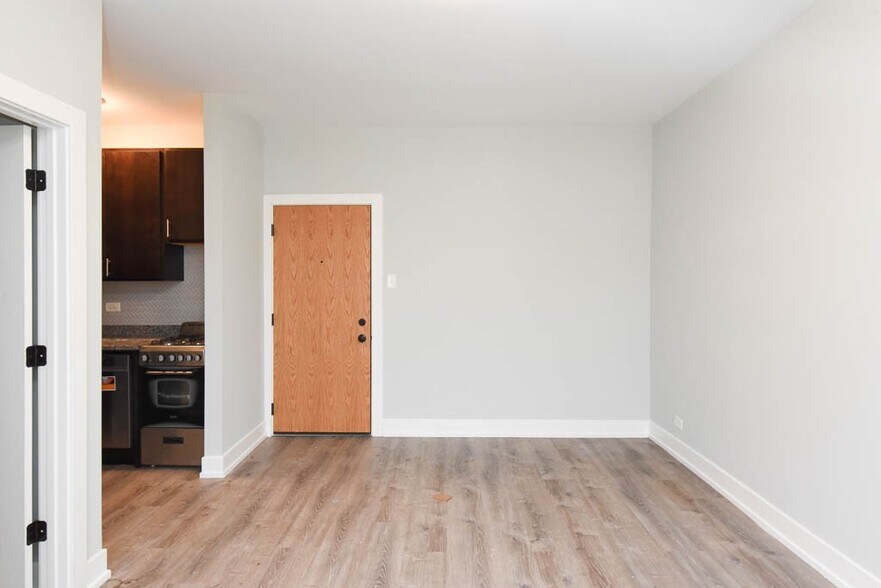 Building Photo - 4856 N Damen
