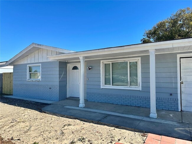 Building Photo - 3440 Brookfield Dr