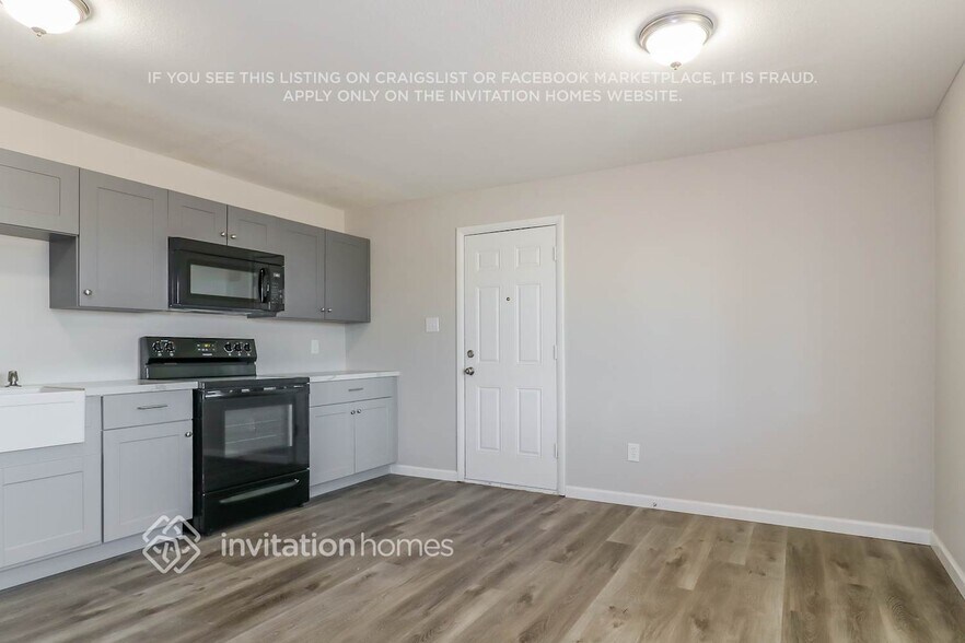 Building Photo - 14014 N 61st Ave