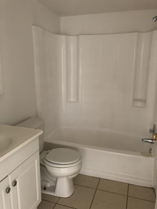 Building Photo - 2340 Maple Ave