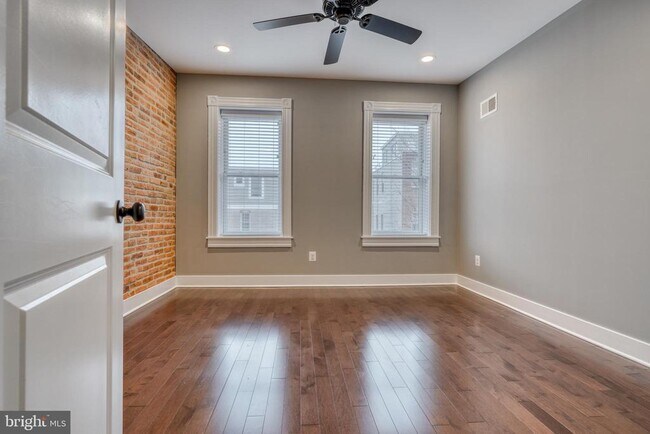 Building Photo - 939 Baylis St