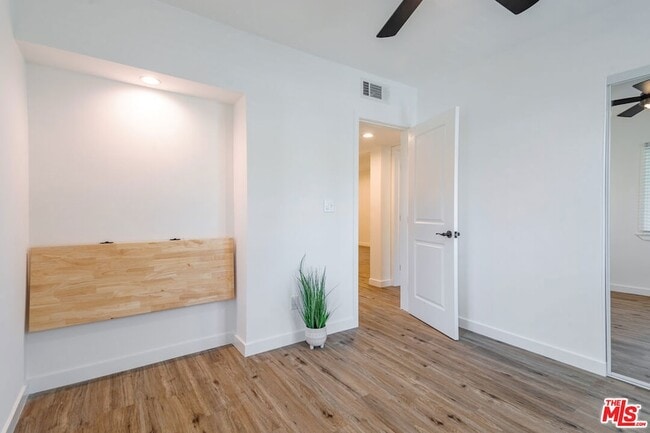 Building Photo - 1818 W Glenoaks Blvd