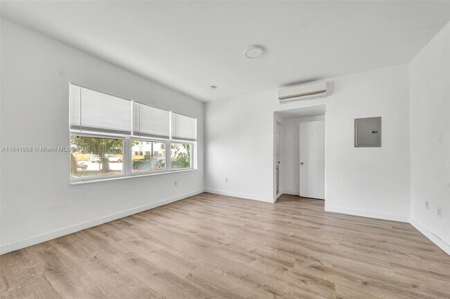 Building Photo - 402 NW 12th Ave