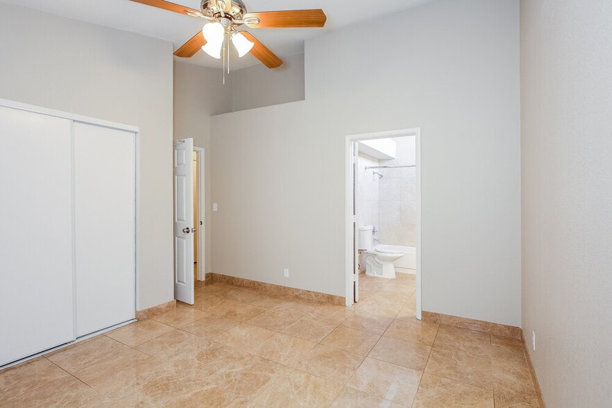 Building Photo - 3424 Edgehill Way