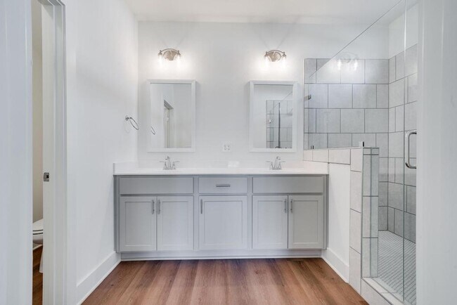 Building Photo - Primary bedroom on main level with bonus l...